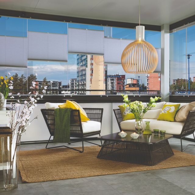 lounge fotöljer på inglasad terass